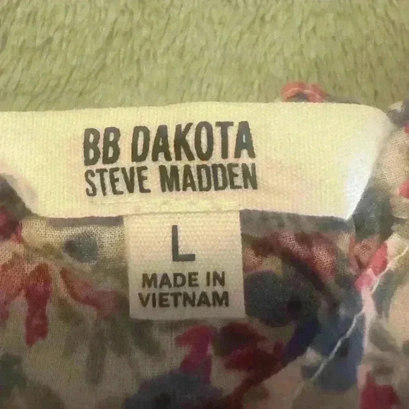 Women’s Floral Steven Madden Blouse - Picture 3 of 6